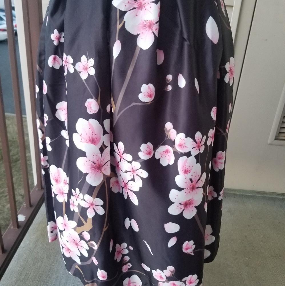 🌸 Floral Spring skirt - Picture 2 of 3